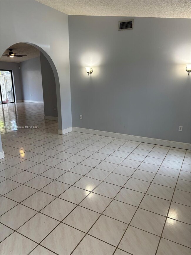 1065 NW 127th Path in Miami, FL - Building Photo - Building Photo