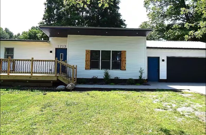 1713 5th St in La Porte, IN - Foto de edificio