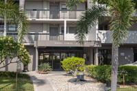 Coral Towers Condominiums in Fort Lauderdale, FL - Foto de edificio - Building Photo