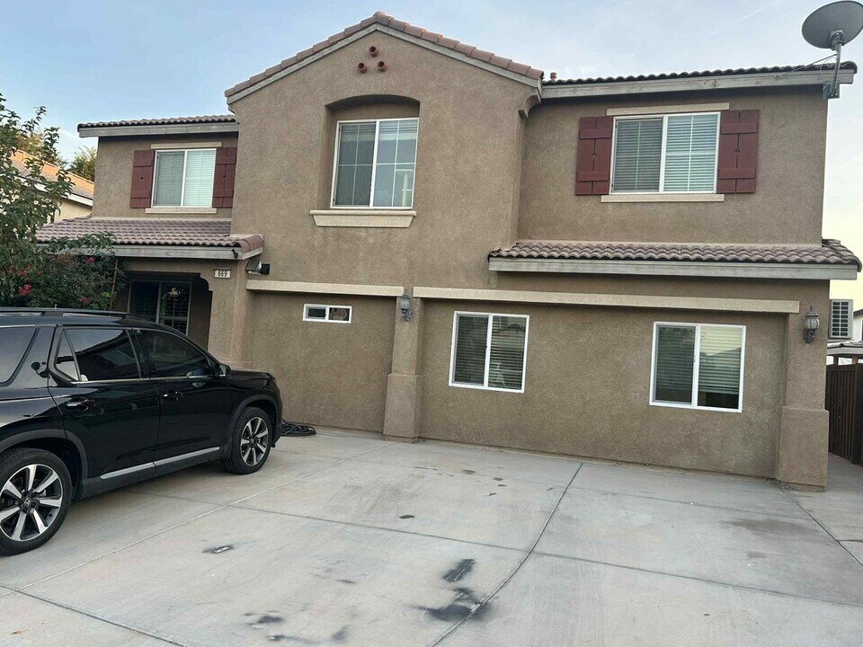 669 Quartz St in Imperial, CA - Building Photo