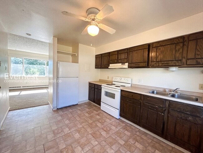 1075 Magnolia St, Unit 3 in Colorado Springs, CO - Foto de edificio - Building Photo