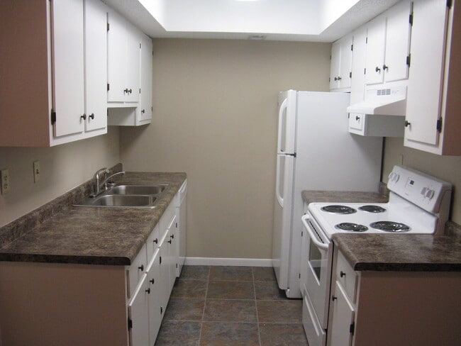 411 Woodside Trail, Unit Unit #D-2 in Decatur, IL - Building Photo - Building Photo