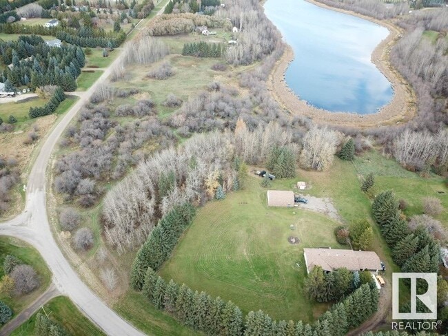 property at 52125 52125 Range Rd 275