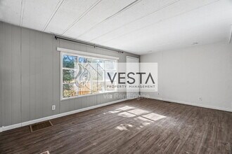 442 Wickins Dr in Hendersonville, NC - Building Photo - Building Photo