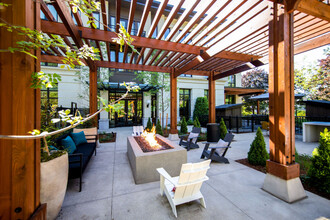 Mercato Grove in Lake Oswego, OR - Building Photo - Building Photo