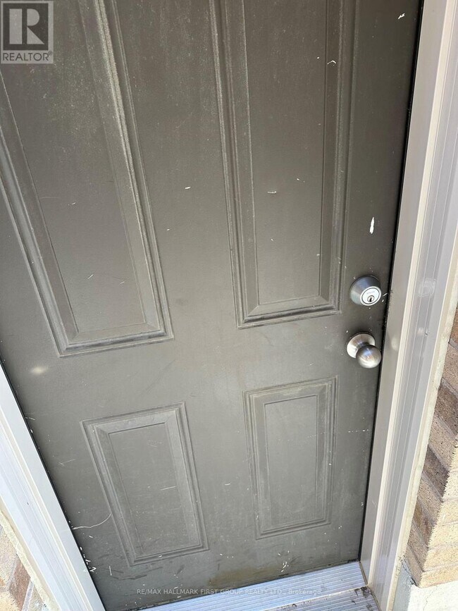 579 Windfields Farm Dr W in Oshawa, ON - Building Photo - Building Photo