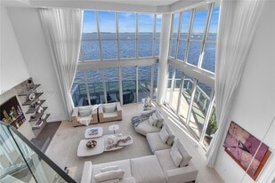 1331 Brickell Bay Dr in Miami, FL - Building Photo