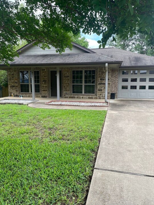 311 Third St in Bullard, TX - Foto de edificio