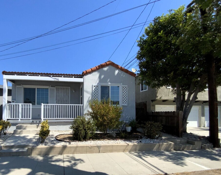 109 E Norwood Pl in Alhambra, CA - Building Photo