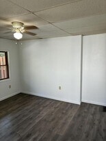 719 Stella St in Jeannette, PA - Building Photo