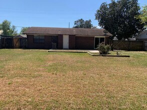 806 Boulevard De L'Orleans in Mary Esther, FL - Building Photo - Building Photo