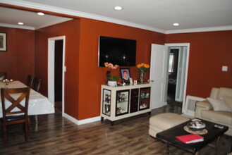 7306 Tujunga Ave in North Hollywood, CA - Building Photo - Interior Photo