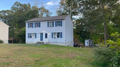 169 Woodland Dr in Montville, CT - Building Photo - Building Photo