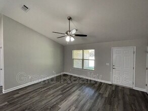 5989 Gillum Rd in Milton, FL - Building Photo - Building Photo