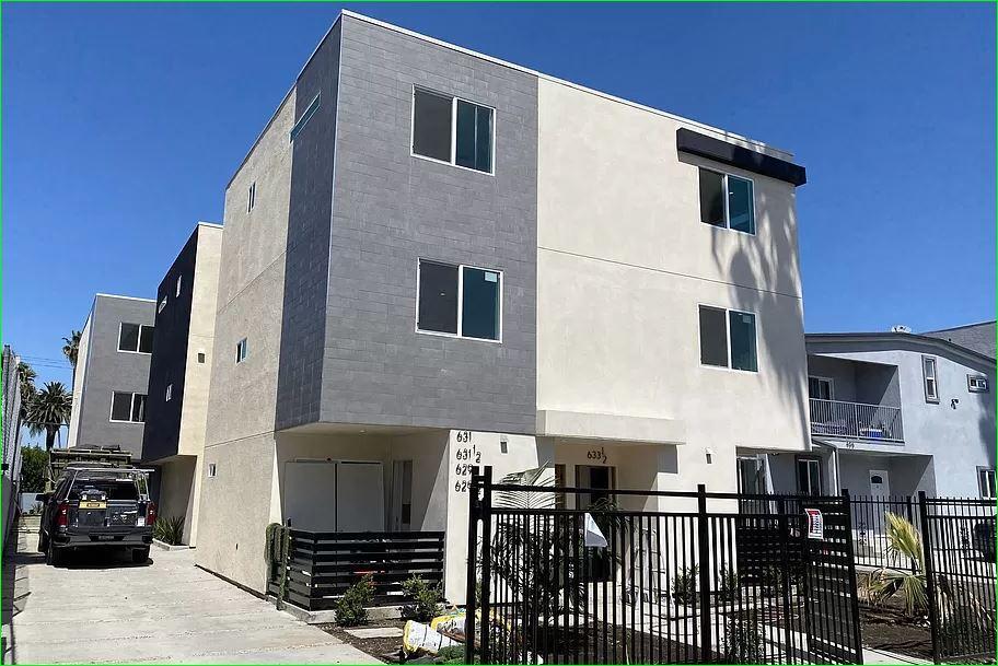 633 N Normandie Ave, Unit 633.5 in Los Angeles, CA - Building Photo