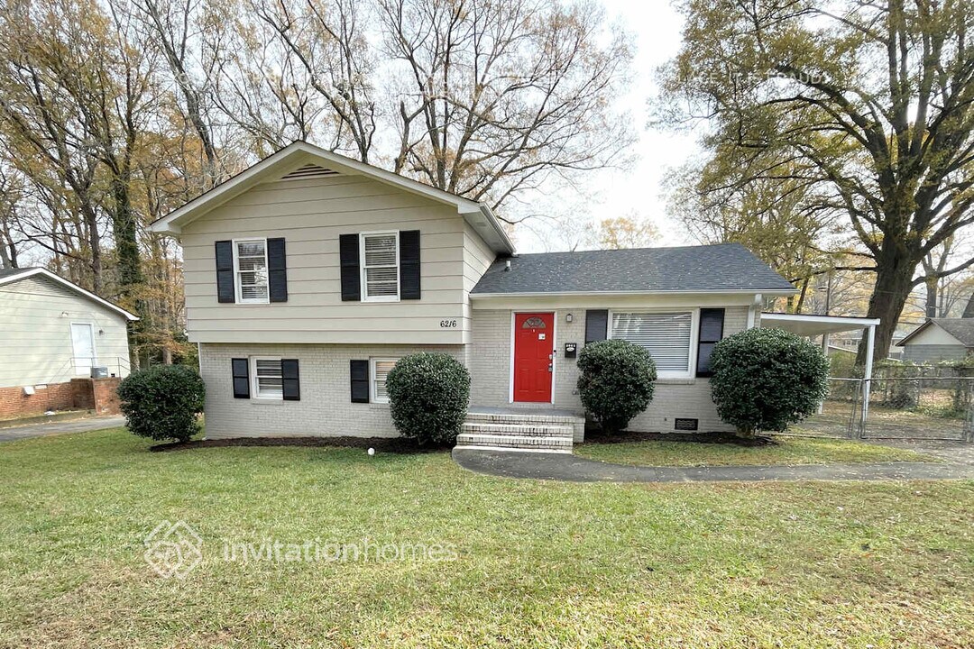 6216 Bridlewood Ln in Charlotte, NC - Foto de edificio