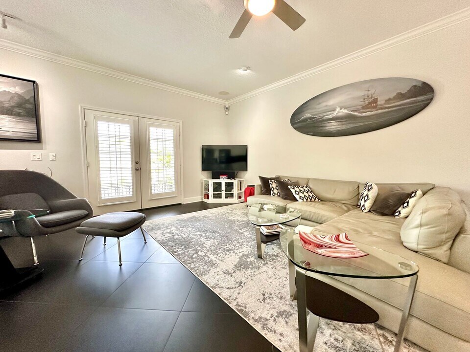 100 Ricardo Way NE in St. Petersburg, FL - Building Photo