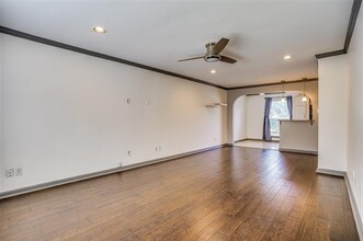4520 Holland Ave in Dallas, TX - Building Photo - Building Photo