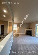 16915 SE Bluff Rd in Sandy, OR - Building Photo - Building Photo