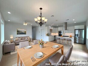 2615 S Flores St in San Antonio, TX - Building Photo - Building Photo