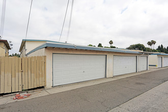 11552 Stuart Dr in Garden Grove, CA - Foto de edificio - Building Photo