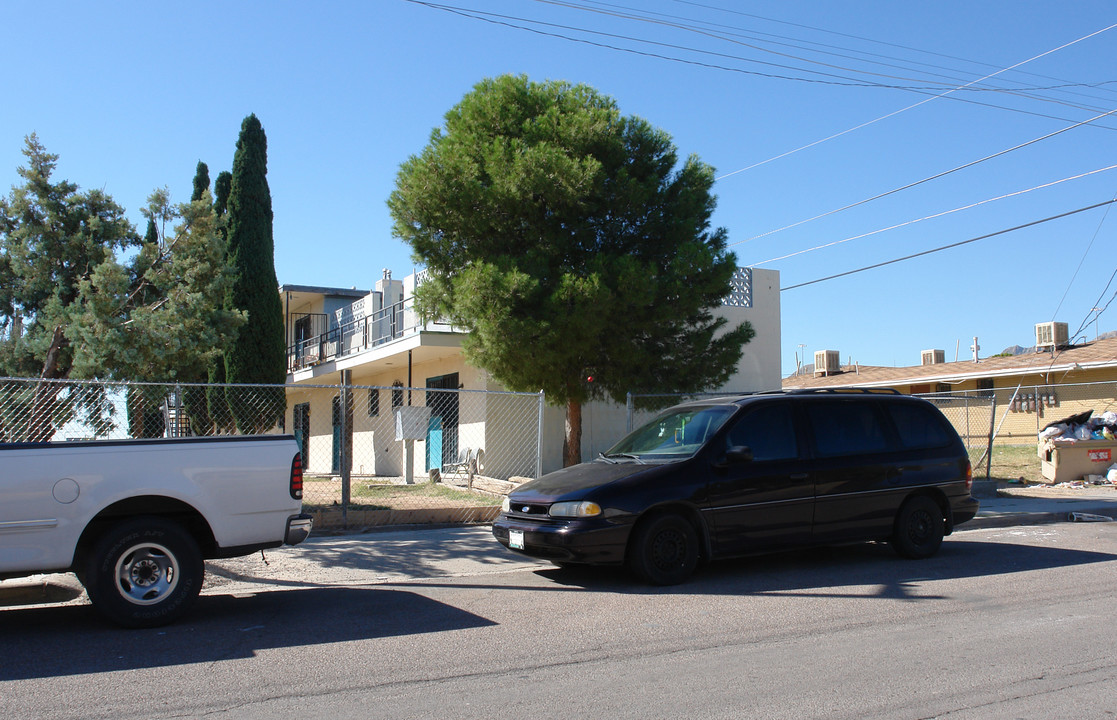 4520 Sunrise Ave in El Paso, TX - Building Photo