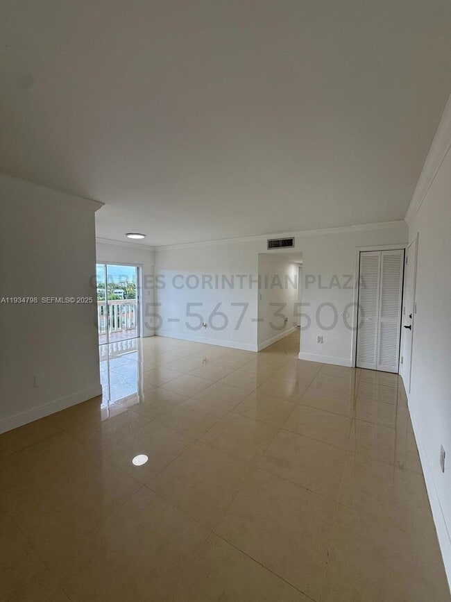 22 Salamanca Ave in Coral Gables, FL - Building Photo - Building Photo