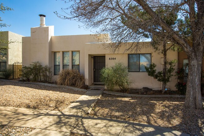8304 Della Rd NE in Albuquerque, NM - Building Photo - Building Photo