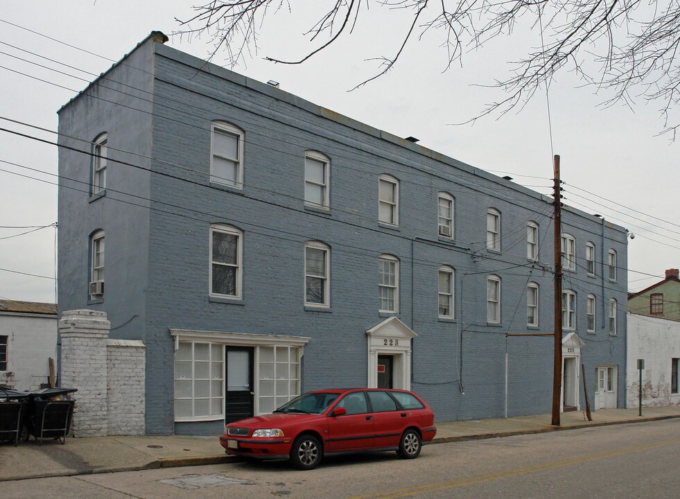 223-225 Henry St in Petersburg, VA - Building Photo