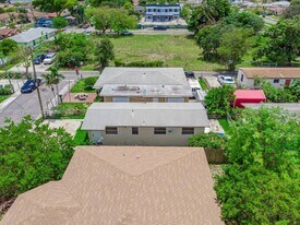 805 NW 3rd Terrace in Hallandale Beach, FL - Building Photo