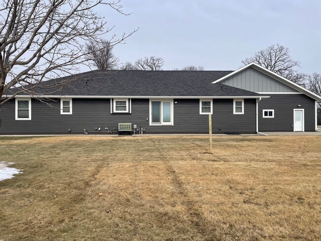 24545 360th St in Albany, MN - Foto de edificio - Building Photo