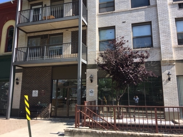 Town Square Senior Apartments in Lima, OH - Foto de edificio - Building Photo