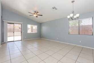 15 E Coral Bean Dr in San Tan Valley, AZ - Foto de edificio - Building Photo