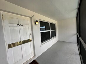 651 Pine Dr in Pompano Beach, FL - Building Photo - Building Photo