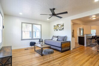 2317 E Crystal Lake Ave in Orlando, FL - Building Photo - Building Photo