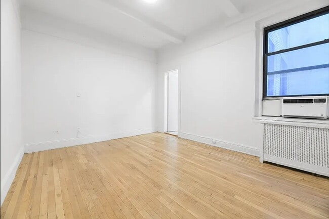 151 W 74th St