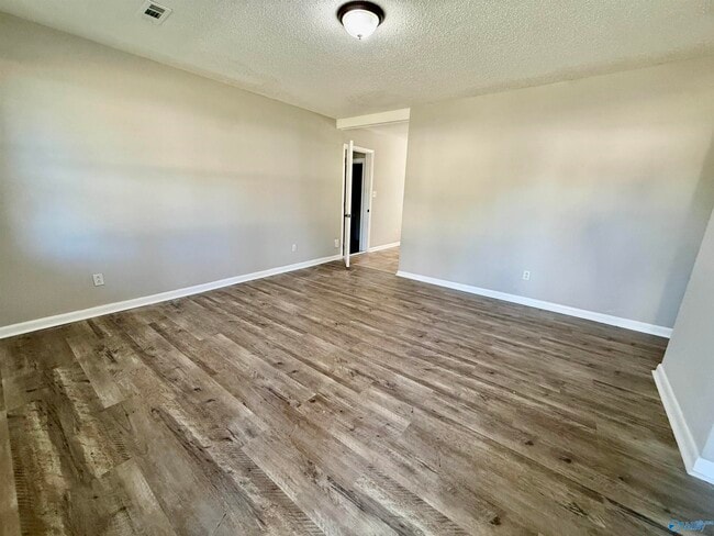 2432 Yorkshire Dr SW in Huntsville, AL - Building Photo - Building Photo