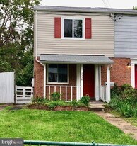 2334 Fairview Terrace in Alexandria, VA - Building Photo
