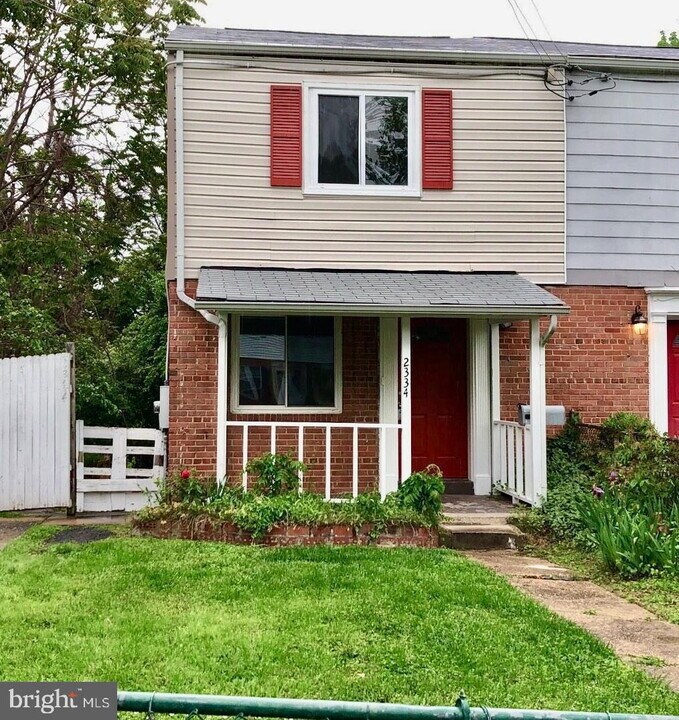 2334 Fairview Terrace in Alexandria, VA - Building Photo