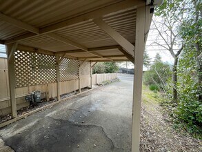 12115 Dry Creek Rd in Auburn, CA - Building Photo - Building Photo