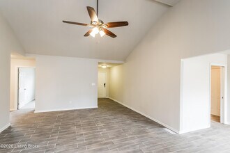 5011 Cronin Dr in Louisville, KY - Building Photo - Building Photo