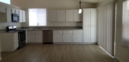 5903 Golden Sunset Ct in Bakersfield, CA - Building Photo - Building Photo