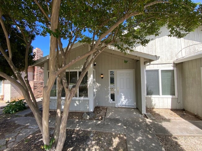 9517 Hollingsworth Way in Sacramento, CA - Building Photo - Building Photo
