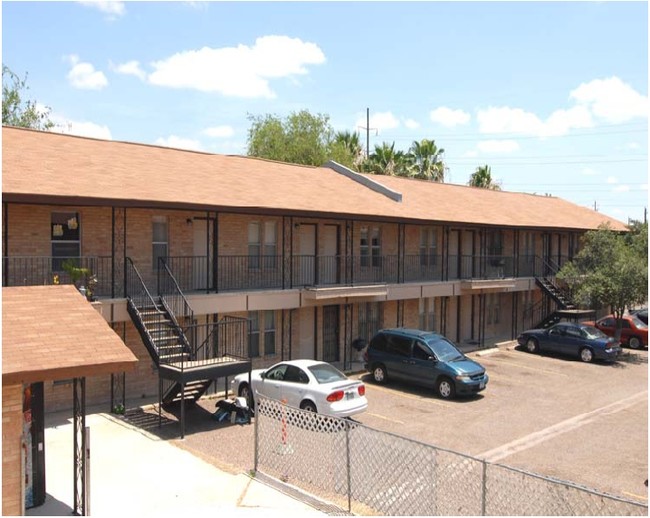 Chesterfield Apartments in Laredo, TX - Building Photo - Building Photo