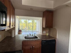 109 Royal Pk Dr, Unit 4H in Oakland Park, FL - Building Photo - Building Photo