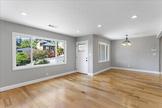 4052 Huntington St in Oakland, CA - Foto de edificio - Building Photo