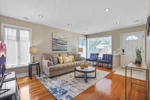 7002 W Farragut Ave in Chicago, IL - Building Photo