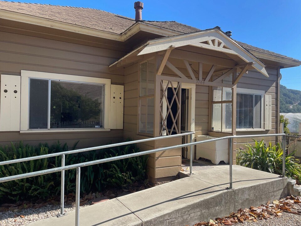 2744 Atascadero Rd in Morro Bay, CA - Building Photo
