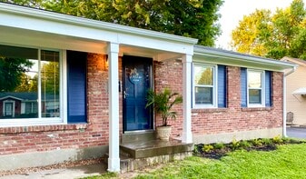 8003 Broadfern Dr in Louisville, KY - Building Photo