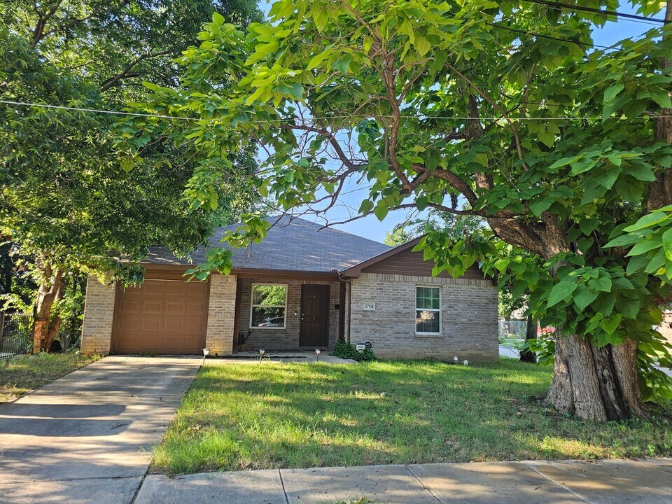 3701 Morris St in Dallas, TX - Building Photo